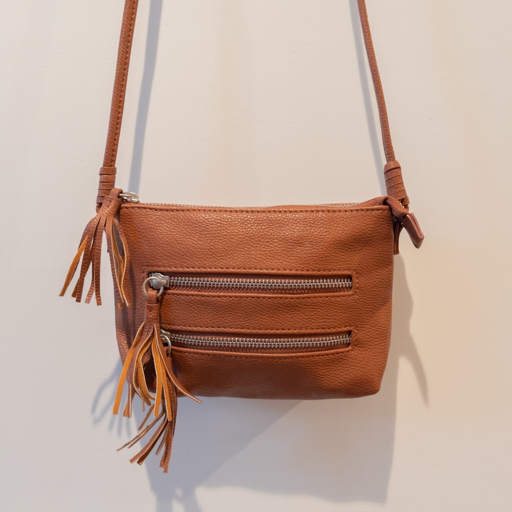 Small brown crossbody with zipper & fringe detail